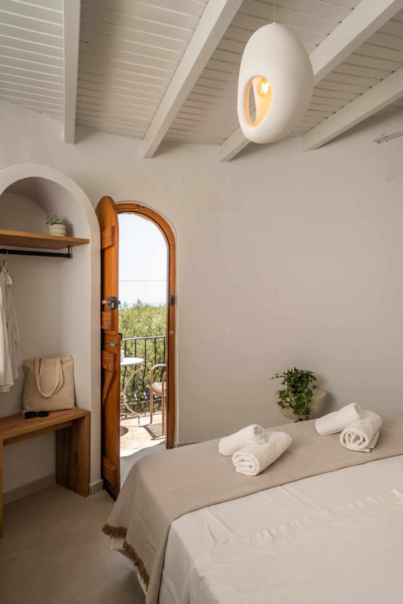 Fata Morgana Studios & Apartments Frangocastelo Bagian luar foto