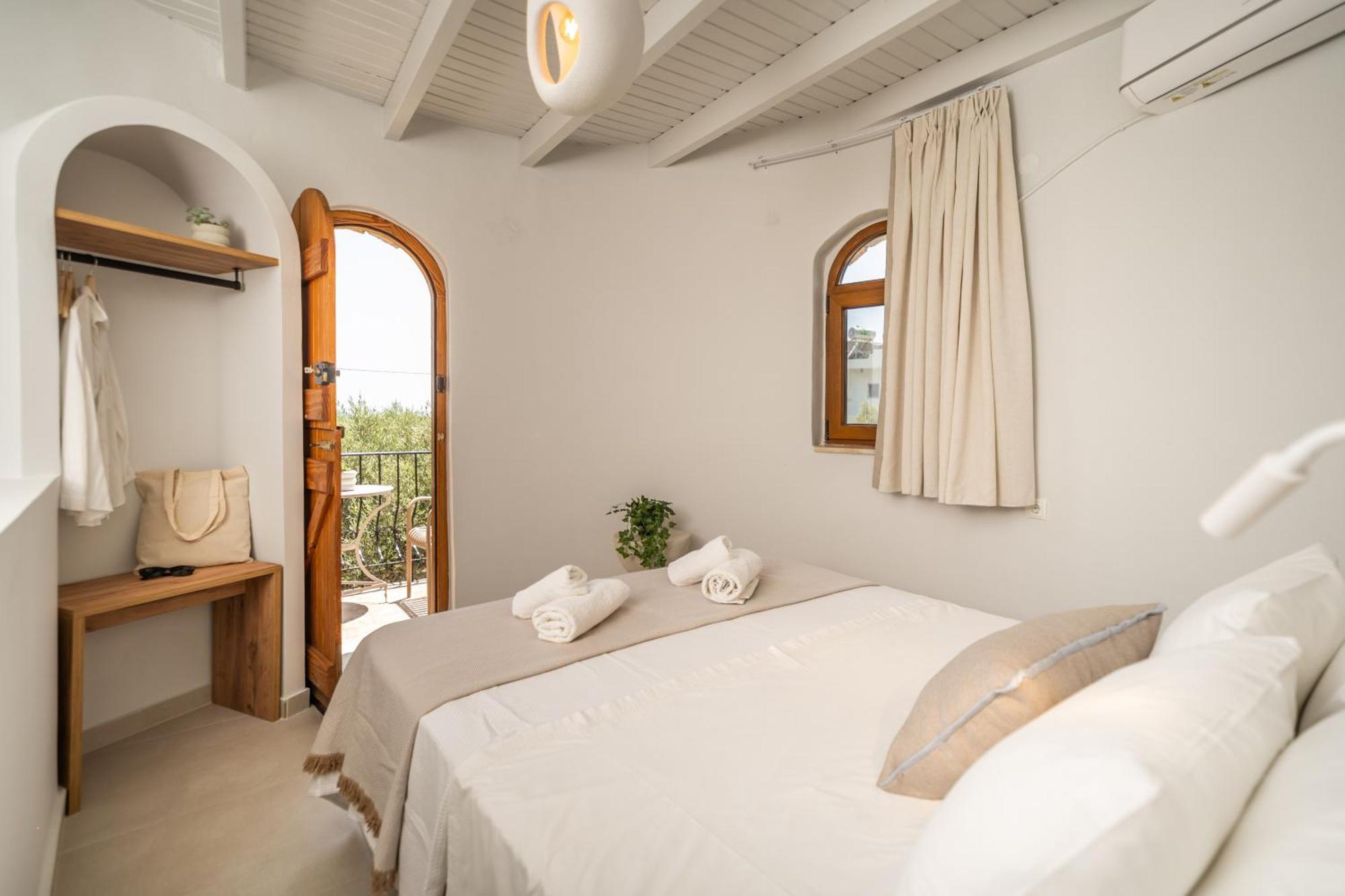 Fata Morgana Studios & Apartments Frangocastelo Bagian luar foto