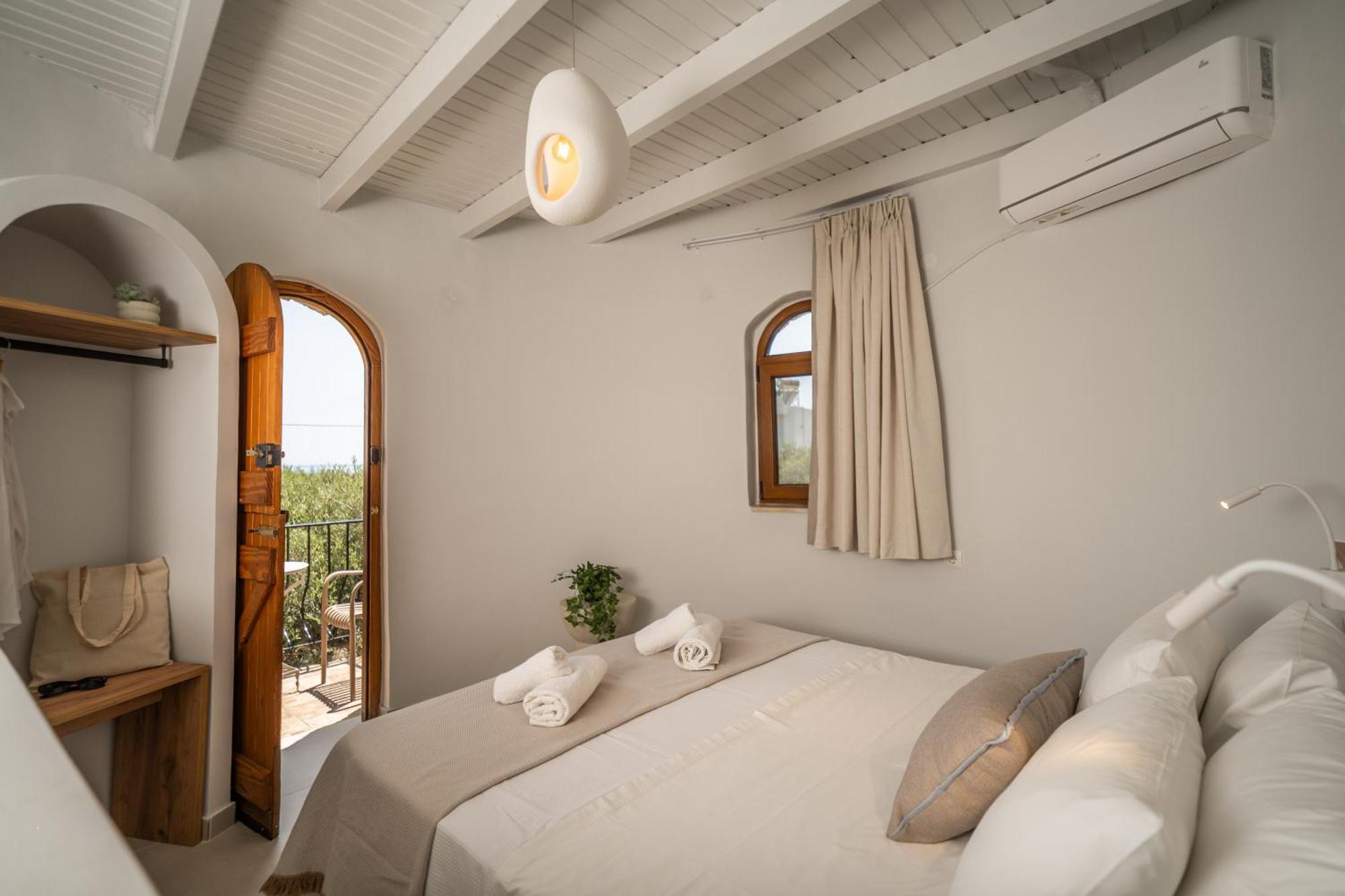 Fata Morgana Studios & Apartments Frangocastelo Bagian luar foto